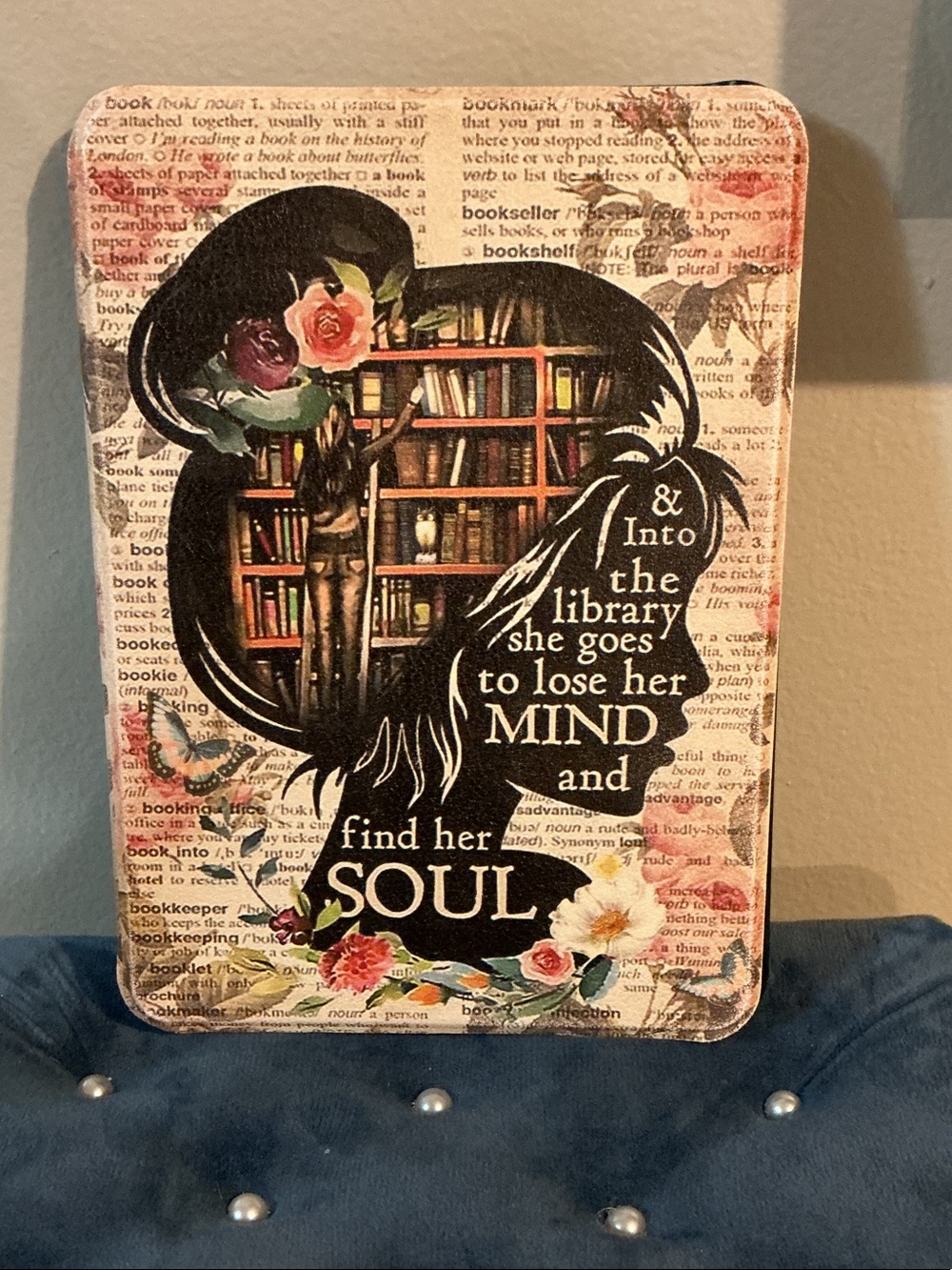 Amazon Kindle 11th/12th Gen Cover Case EUC Measures 7x5 Library Scene